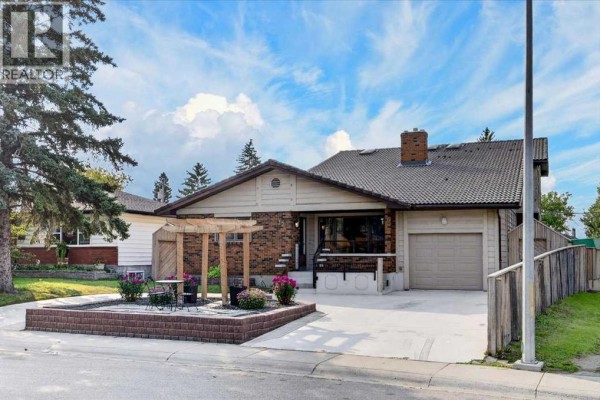 Kitchen - 126 Marbrooke Circle Ne, Calgary, AB T2A2W6 Photo 3