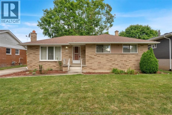Front exterior of a single-story brick house with a manicured lawn. - 126 Partridge Crescent, Chatham