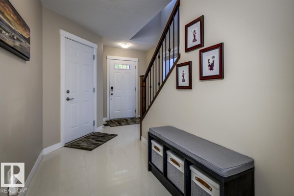 Kitchen - 126 Radcliffe Wd, Fort Saskatchewan, AB T8L0M6 Photo 3