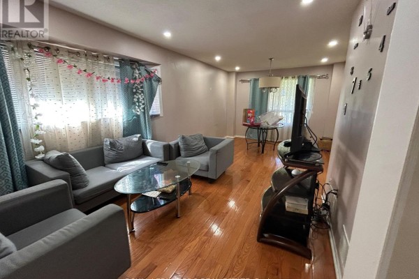 126 Rainforest Drive N, Brampton, ON L6R1A5 Photo 2