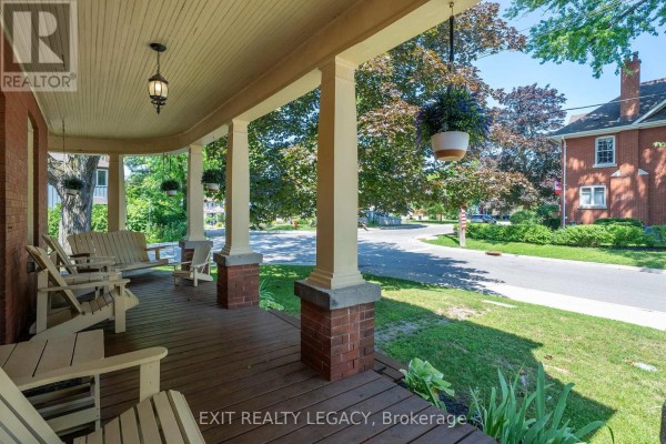 Dining room - 126 Temperance Street, Aurora, ON L4G2R4 Photo 5