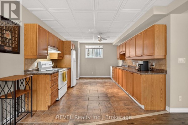 Kitchen - 126 Westland Street, St  Catharines, ON L2S4E2 Photo 3