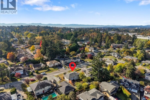 1260 Garkil Rd, Saanich, BC, photo 2