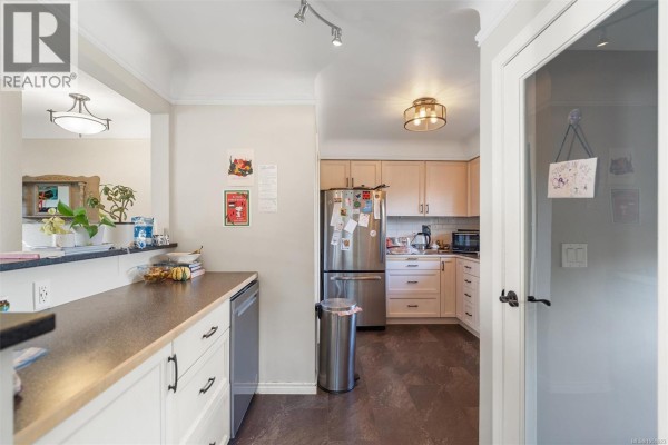 Kitchen - 1260 Garkil Rd, Saanich, BC V8P2L3 Photo 4