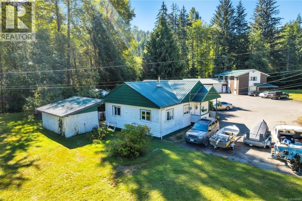 Living room - 1260 Sayward Rd, Sayward, BC V0P1R0 Photo 4
