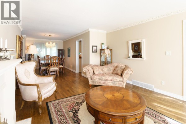 12612 215 Street, Maple Ridge, BC V4R2H3 Photo 5