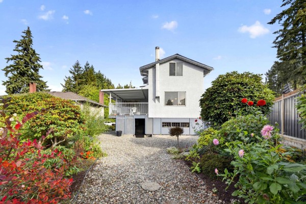 12614 102 Avenue, Surrey, BC V3V3E4 Photo 2