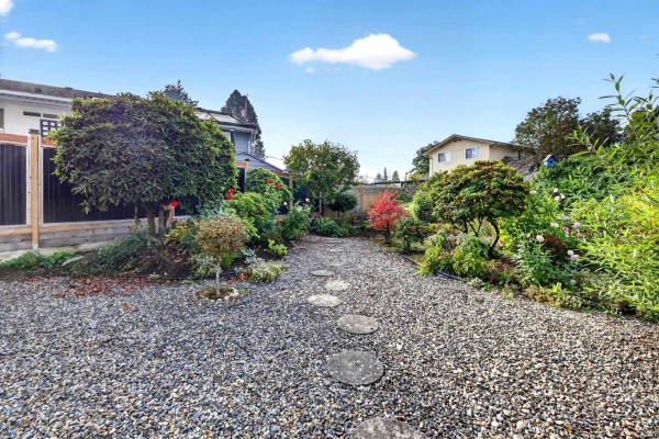 12614 102 Avenue, Surrey, BC V3V3E4 Photo 3
