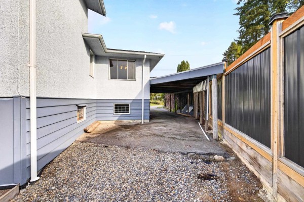 12614 102 Avenue, Surrey, BC V3V3E4 Photo 4