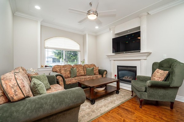 12623 90a Avenue, Surrey, BC V3V1C6 Photo 4