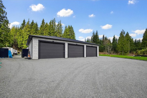 12629 Pilgrim Street, Mission, BC, photo 2