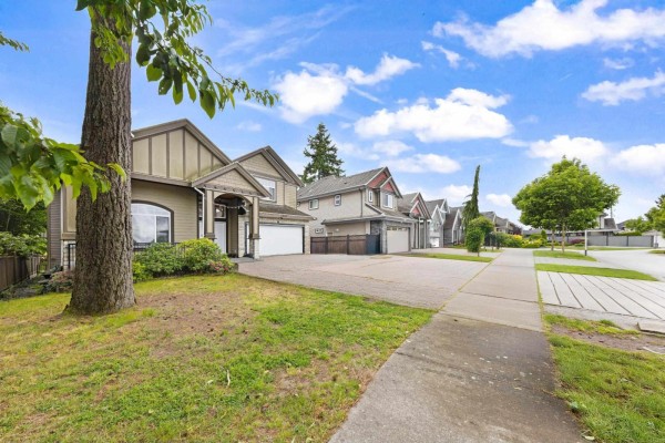 12646 60a Avenue, Surrey, BC V3X0A7 Photo 2