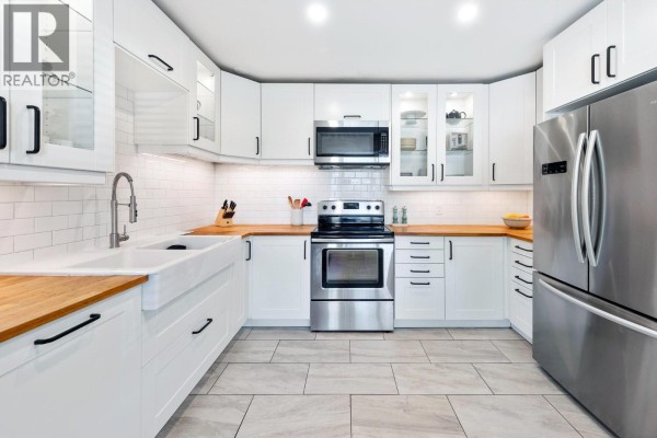 3pc Ensuite bath - 1265 Graham Street, Kelowna, BC V1Y8L2 Photo 4