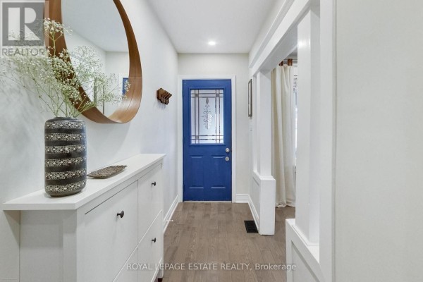 Kitchen - 1265 Woodbine Avenue, Toronto, ON M4C4E5 Photo 3