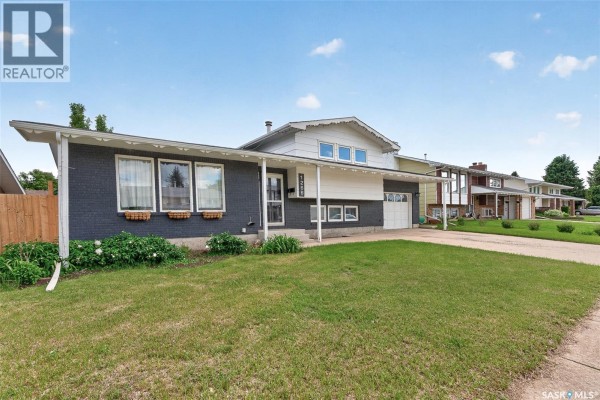 Bedroom - 1266 Maybery Crescent, Moose Jaw, SK S6H7B4 Photo 4