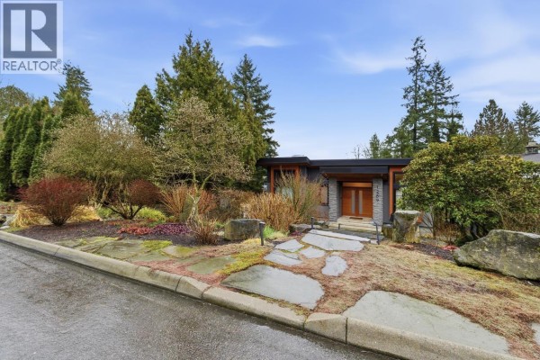 1269 Cloverley Street, North Vancouver, BC V7L1N7 Photo 2