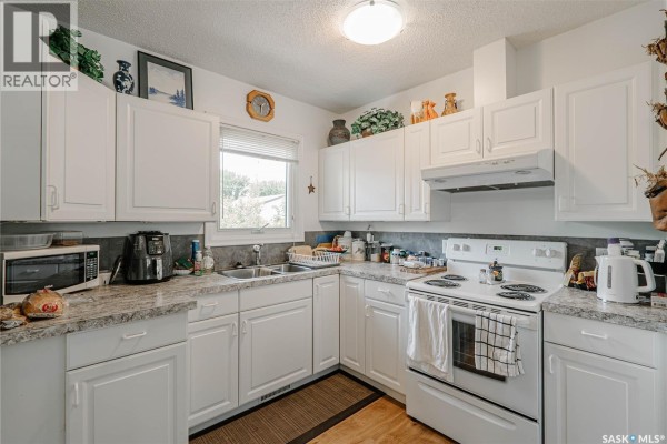 Kitchen - 127 107th Street W, Saskatoon, SK S7N1P2 Photo 4