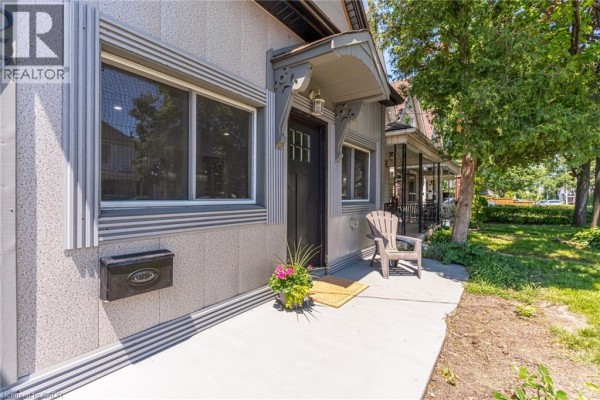 127 Barnesdale Avenue N, Hamilton, ON, photo 2