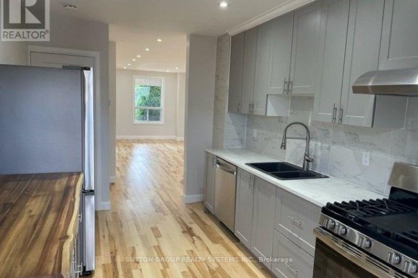 Kitchen - 127 Bristol Avenue, Toronto, ON M6H3J8 Photo 3