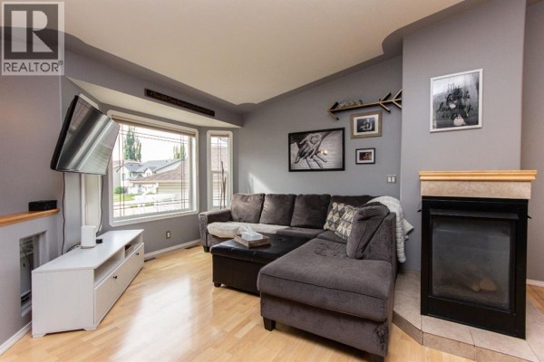 Kitchen - 127 Dolan Close, Red Deer, AB T4R3A3 Photo 3