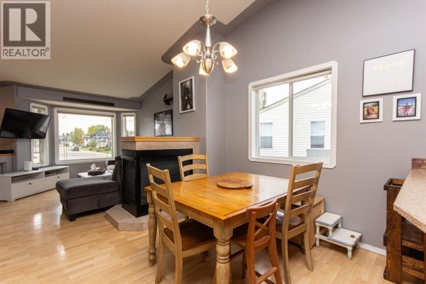 4pc Bathroom - 127 Dolan Close, Red Deer, AB T4R3A3 Photo 5