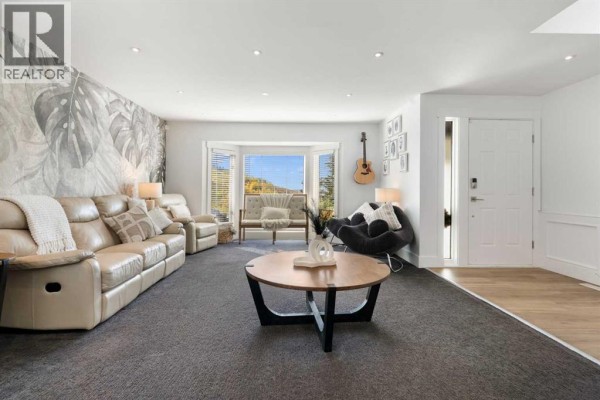 Living room - 127 Edgewood Drive Nw, Calgary, AB T3A2T3 Photo 4