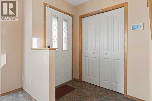 Family room - 127 Erin Meadow Crescent Se, Calgary, AB T2B3L4 Photo 3