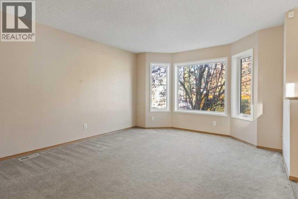 Living room - 127 Erin Meadow Crescent Se, Calgary, AB T2B3L4 Photo 5