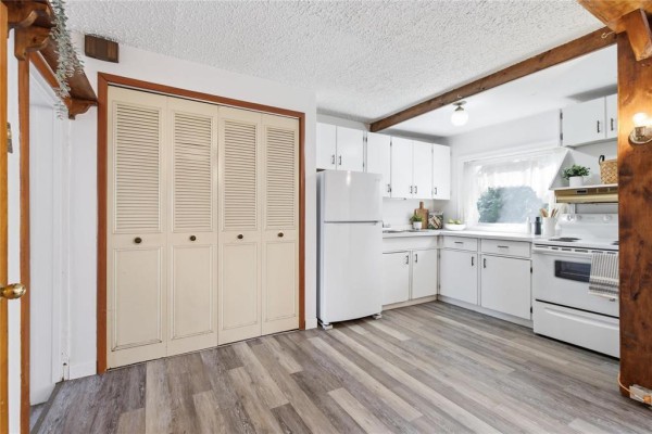4pc Bathroom - 127 Hespeler Avenue, Winnipeg, MB R2L0L5 Photo 5