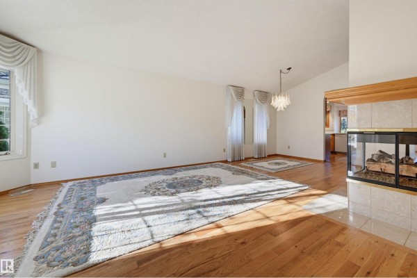 Family room - 127 Ironwood Pl Nw, Edmonton, AB T6J6R4 Photo 4
