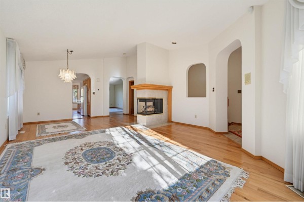 Primary Bedroom - 127 Ironwood Pl Nw, Edmonton, AB T6J6R4 Photo 5