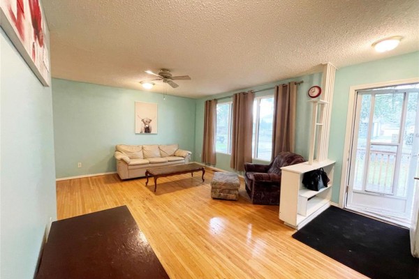 Kitchen - 127 Laval Drive, Winnipeg, MB R3T2X9 Photo 3