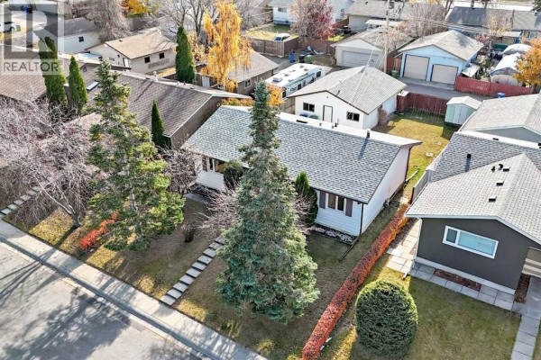 Living room - 127 Marwood Circle Ne, Calgary, AB T2A2S1 Photo 3