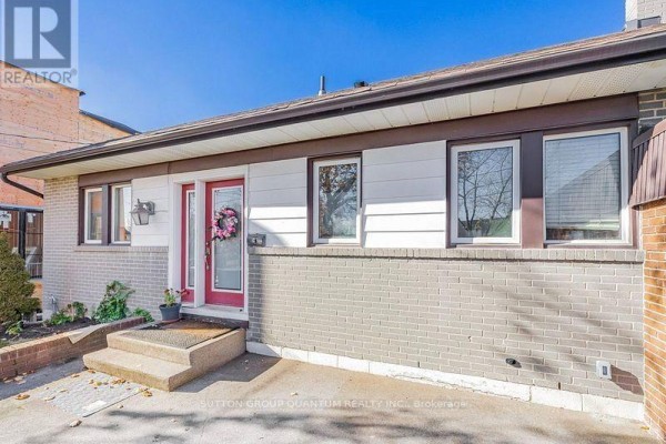 127 Mayfield Drive N, Oakville, ON, photo 2