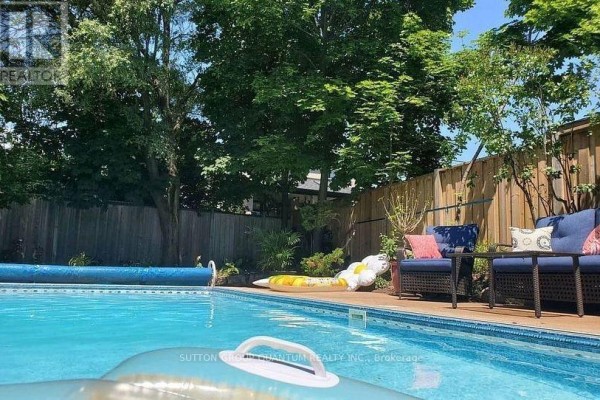 127 Mayfield Drive N, Oakville, ON, photo 3