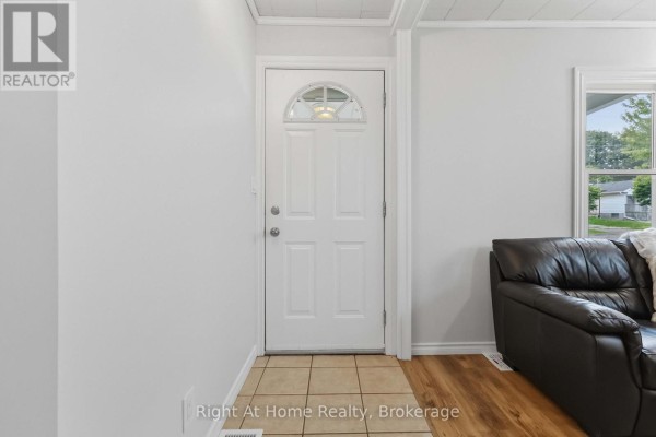 Dining room - 127 Montrave Avenue, Oshawa, ON L1J4R6 Photo 3