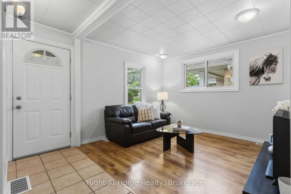 Primary Bedroom - 127 Montrave Avenue, Oshawa, ON L1J4R6 Photo 4