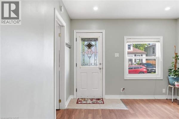 127 Park Row N, Hamilton, ON, photo 3