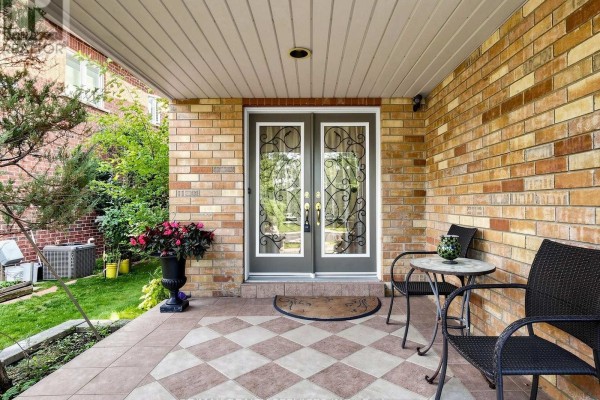 Family room - 127 Russell Jarvis Drive, Markham, ON L3S4B3 Photo 4