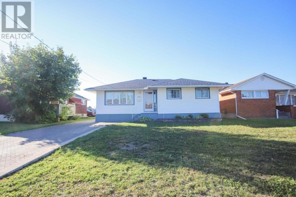 Living room - 127 Ruth St, Sault Ste  Marie, ON P6C2E8 Photo 2