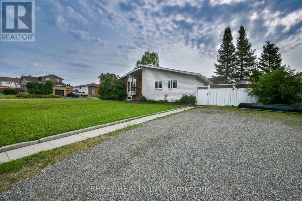 Dining room - 127 Spillenaar Street, Timmins, ON P0N1H0 Photo 4