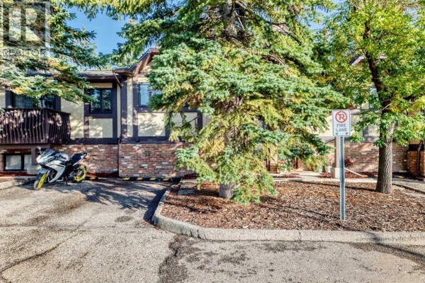 Kitchen - 127 Storybook Terrace Nw, Calgary, AB T3G1Y5 Photo 2