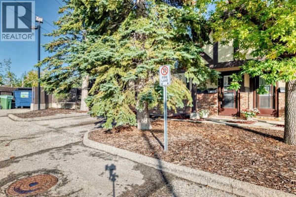 Pantry - 127 Storybook Terrace Nw, Calgary, AB T3G1Y5 Photo 3