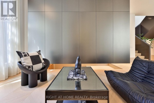 Exercise room - 127 Yonge Boulevard, Toronto, ON M5M3H2 Photo 4