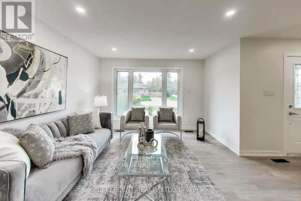 1270 Pallatine Drive, Oakville, ON, photo 2