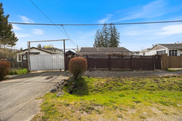 12710 113b Avenue, Surrey, BC V3V3N1 Photo 3