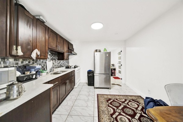 12712 113a Avenue, Surrey, BC V3V3M4 Photo 3