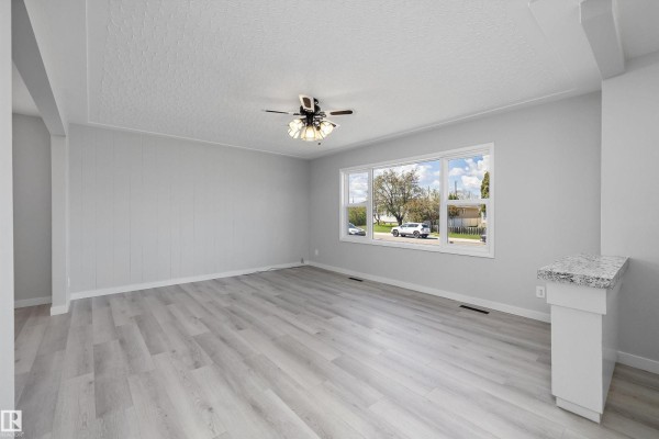 Primary Bedroom - 12715 / 12717 93 St Nw, Edmonton, AB T5E3S9 Photo 4