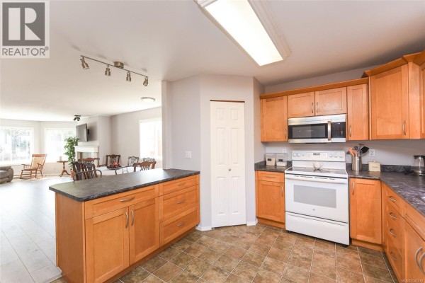 Primary Bedroom - 1272 Crown Pl, Comox, BC V9M4G9 Photo 4