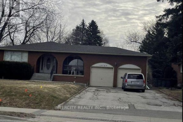 Living room - 12727 Keele Street, King, ON L7B1H7 Photo 2